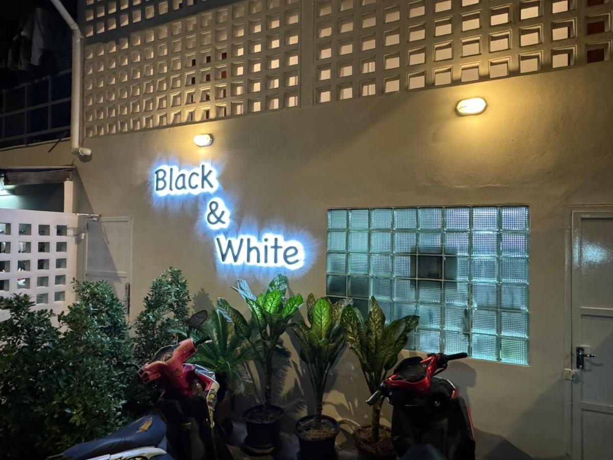 Mr Black & Ms White -Self Check In Accommodation Bangkok Exterior photo