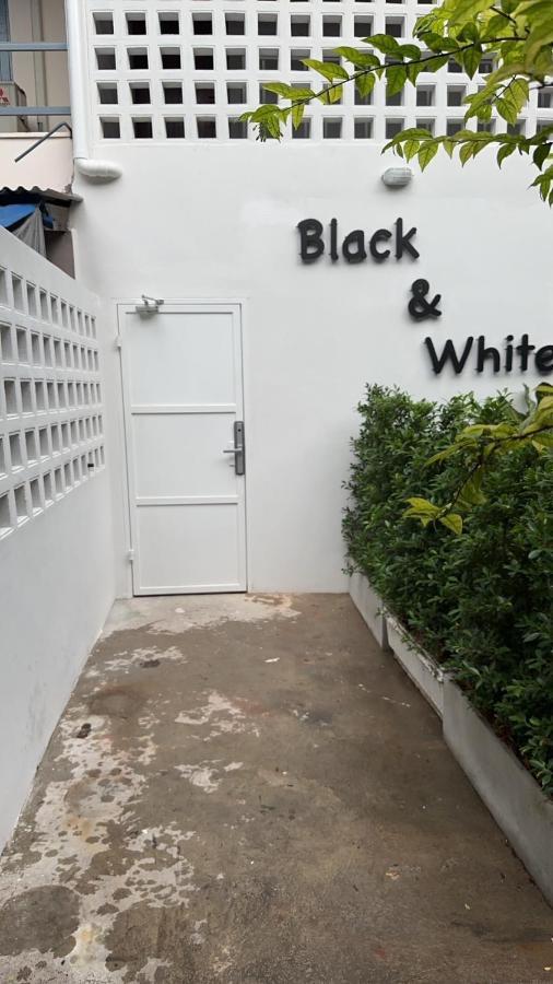 Mr Black & Ms White -Self Check In Accommodation Bangkok Exterior photo